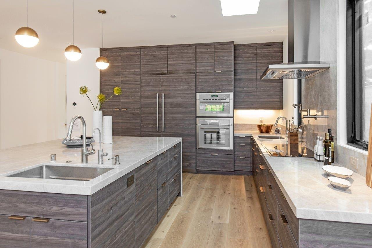 Modern kitchen in a BayCal custom home